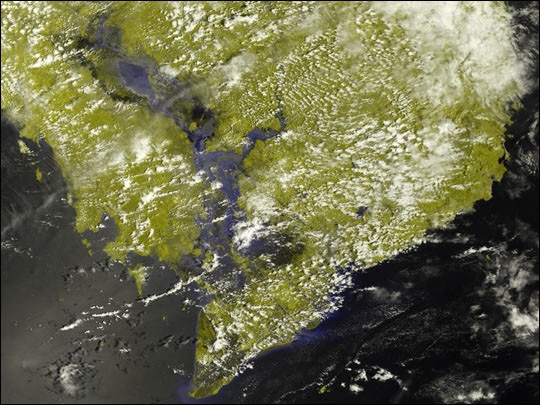 Satellite image of Cambodia and the Tonlé Sap basin during regional flooding